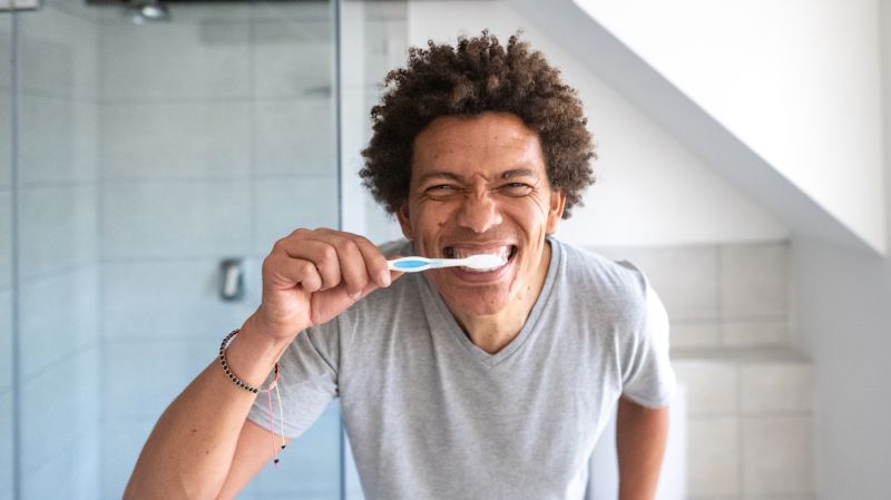 Aktivkohle für die Zähne: Warum das keine gute Idee ist 